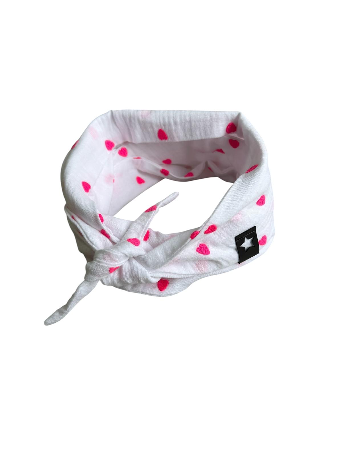 Musselin Liebe Mini Sophie Scarf in weiß mit neonpinken Herzen
