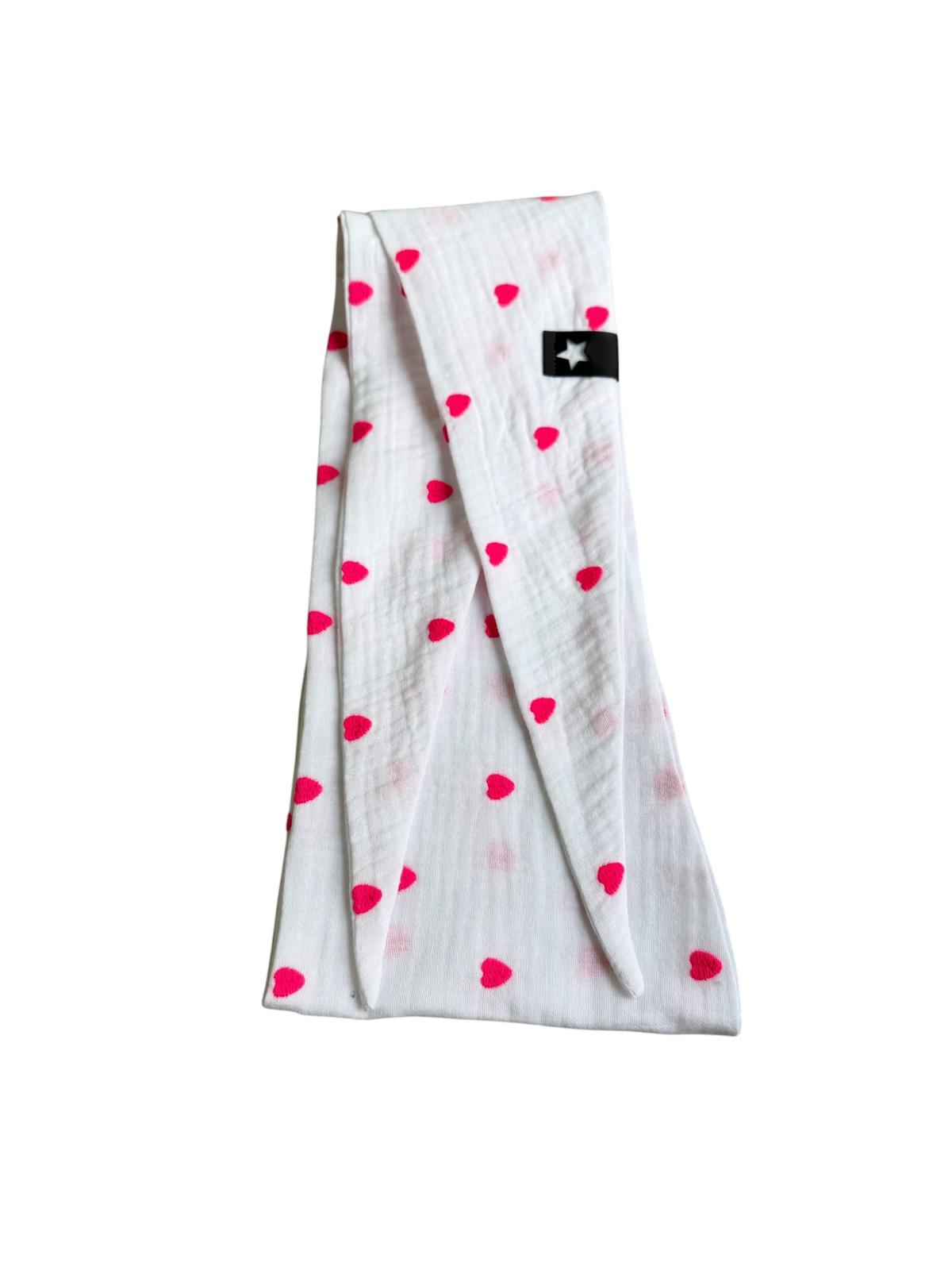 Musselin Liebe Mini Sophie Scarf in weiß mit neonpinken Herzen