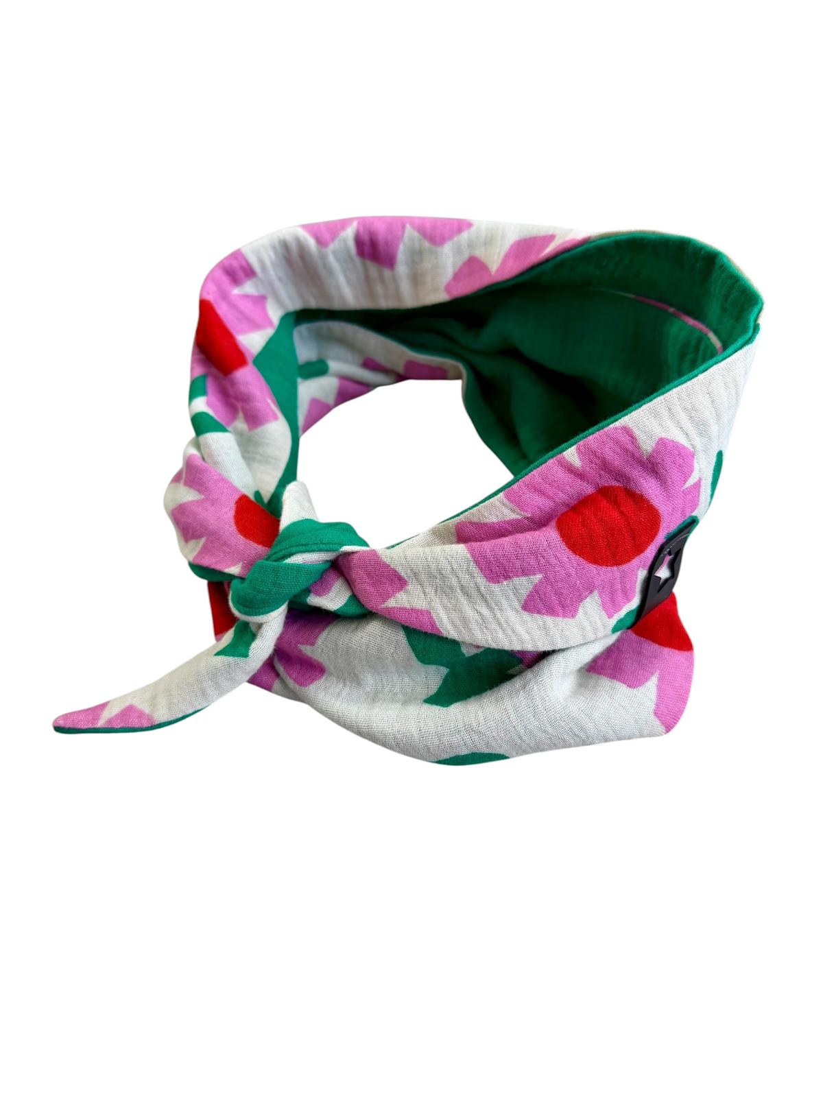 Musselin Liebe Mini Sophie Scarf Halstuch mit pinken Blumenmuster und grasgrün
