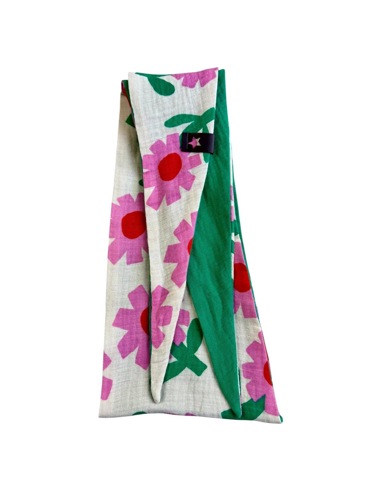 Musselin Liebe Mini Sophie Scarf Halstuch mit pinken Blumenmuster und grasgrün