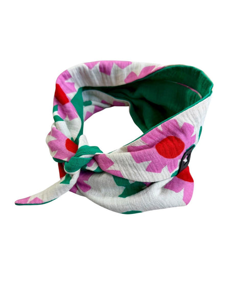 Musselin Liebe Mini Sophie Scarf Halstuch mit pinken Blumenmuster und grasgrün