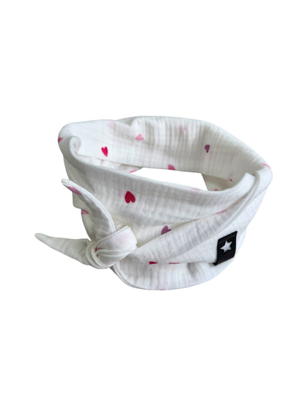 Musselin Liebe Mini Sophie Scarf Halstuch in weiß mit pinken und lila Herzen